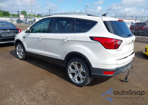 2019 Ford Escape Titanium z USA, uszkodzony, nr VIN 1FMCU9J98KUA95238